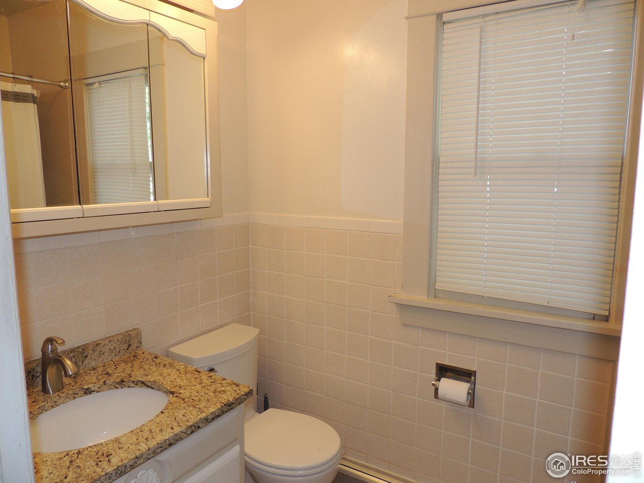 3920 Northeast County Line Road Erie, CO 80516 - Photo 10 of 37 Main bathroom
