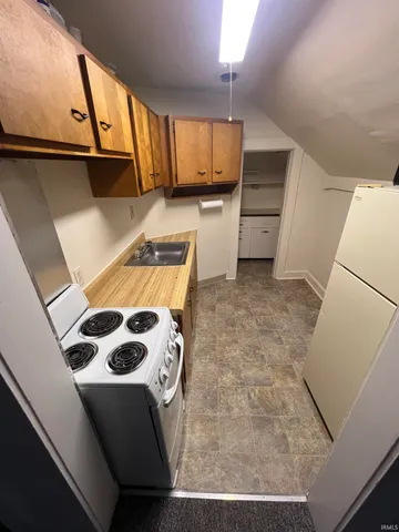 $1,050 | 1214 Delaware Avenue, Fort Wayne, IN 46805