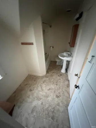 $1,050 | 1214 Delaware Avenue, Fort Wayne, IN 46805