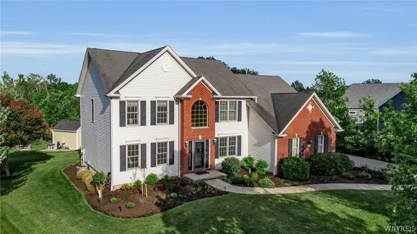 $899,000 | 5551 Field Brook Drive, Clarence, NY 14051