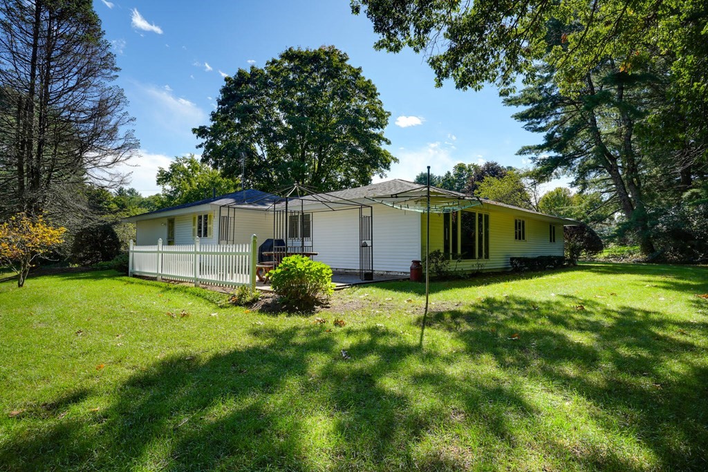 14 Karen Road Framingham, MA 01701 - Photo 3 of 33 Gallery Image 3