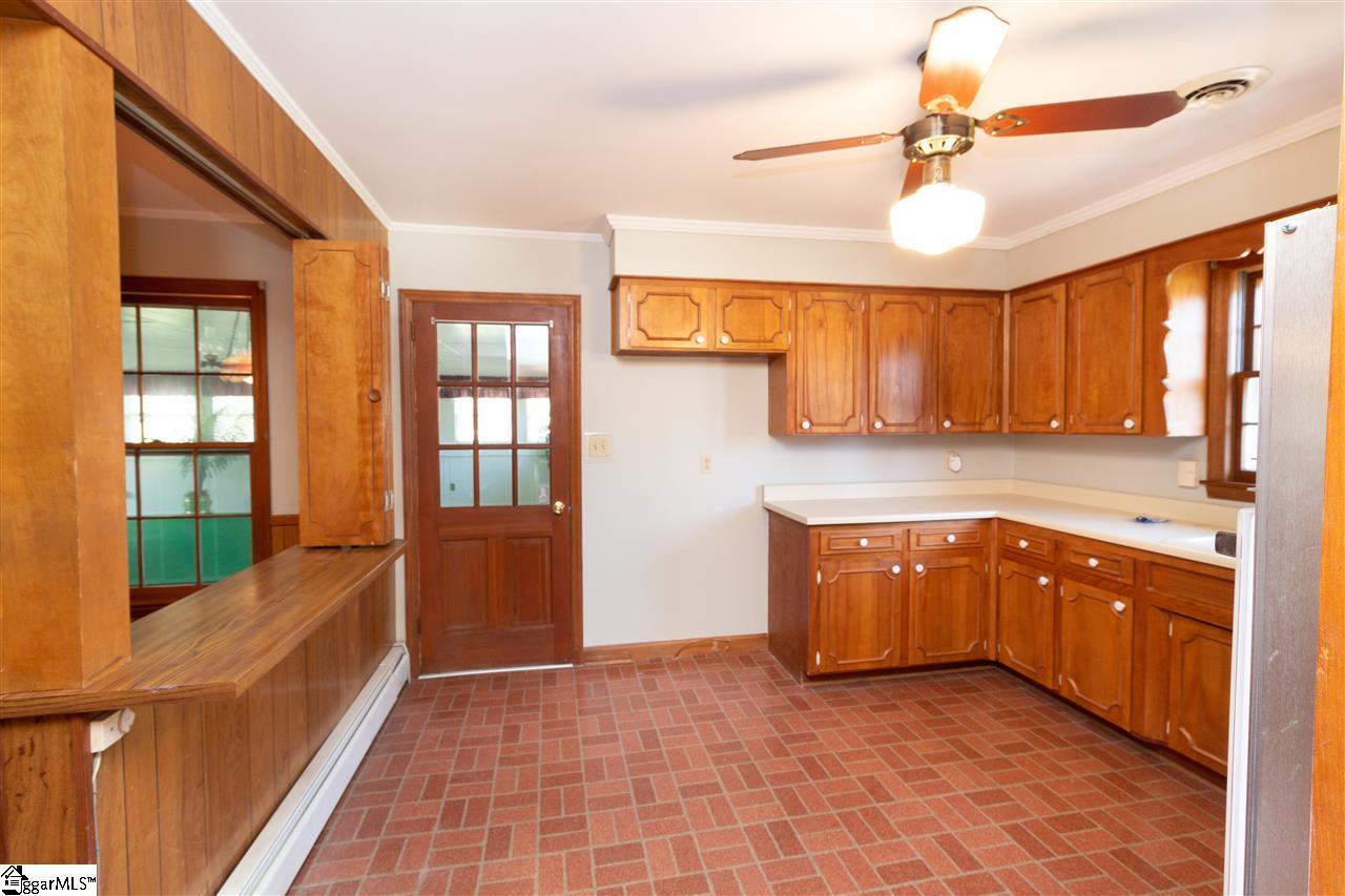 105 Laurel Road Greer, SC 29651 - Photo 2 of 36