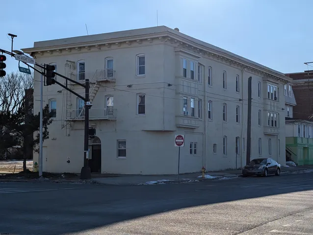 $1,900 | 46 North Connecticut Avenue, Unit 201, Atlantic City, NJ 08401