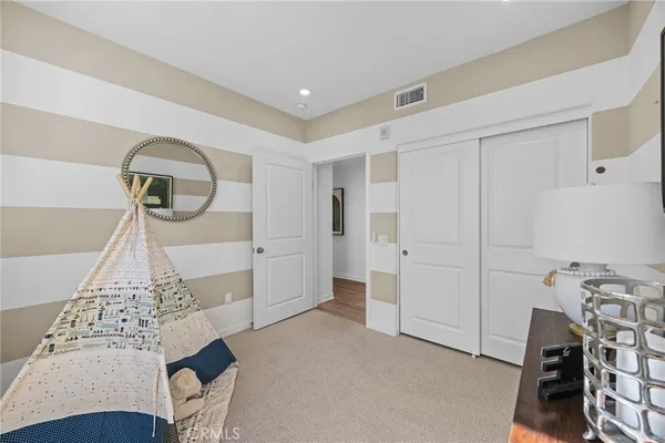 a view of livingroom with furniture
