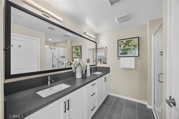 a bathroom with 2 sink and a mirror