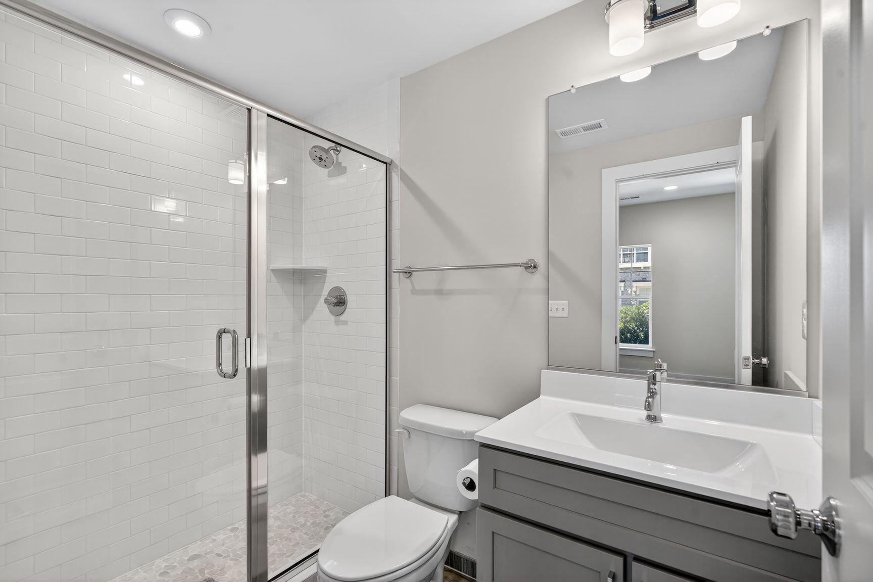 5128 Ridgeview Retreat Drive Chantilly, VA 20151 - Photo 7 of 39 Entry Level Full Bath