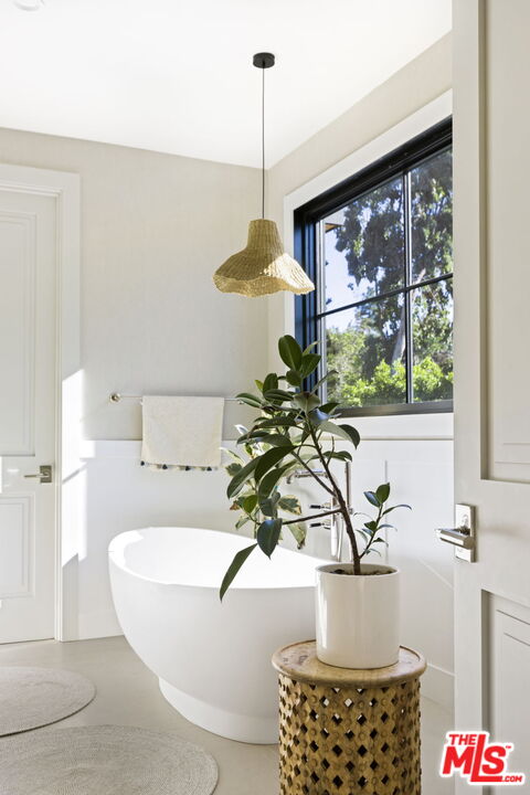 6310 Mirror Lake Drive Los Angeles, CA 90068 - Photo 18 of 34 a white vase with flowers sitting on a table