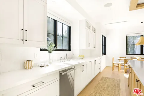 $4,995,000 | 6310 Mirror Lake Drive, Los Angeles, CA 90068