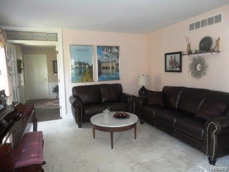 786 Birch Tree Lane Rochester, MI 48306 - Photo 8 of 18 Living room