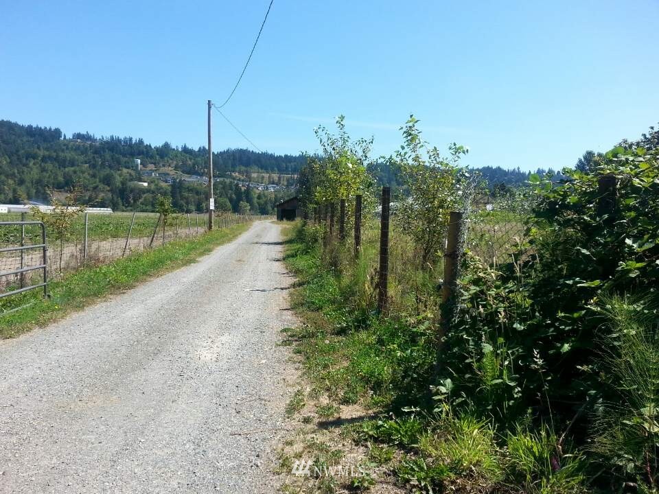8217 Riverside Road East Sumner, WA 98390 - Photo 1 of 8