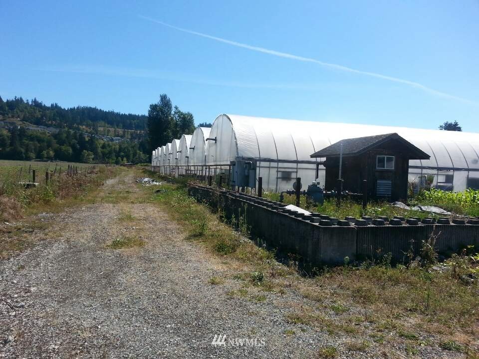 8217 Riverside Road East Sumner, WA 98390 - Photo 4 of 8