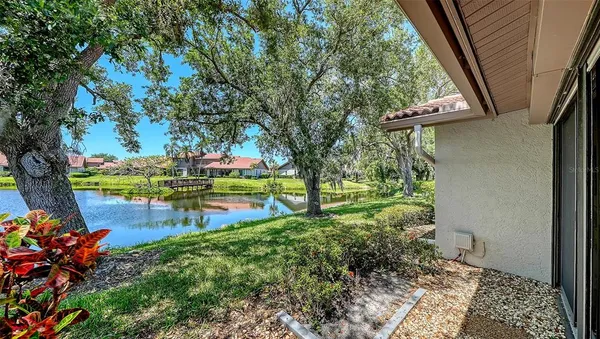 $430,000 | 6048 Wilshire Boulevard, Unit 2, Sarasota, FL 34233