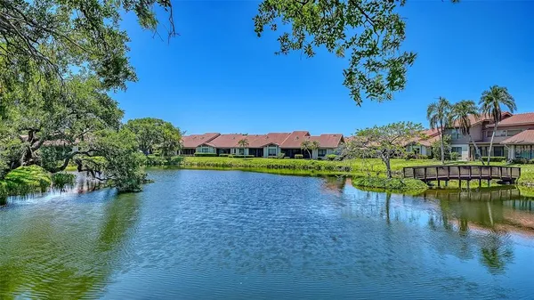 $430,000 | 6048 Wilshire Boulevard, Unit 2, Sarasota, FL 34233