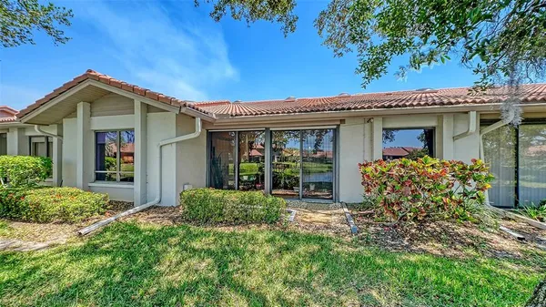 $430,000 | 6048 Wilshire Boulevard, Unit 2, Sarasota, FL 34233