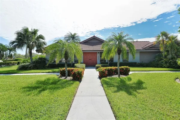 $430,000 | 6048 Wilshire Boulevard, Unit 2, Sarasota, FL 34233