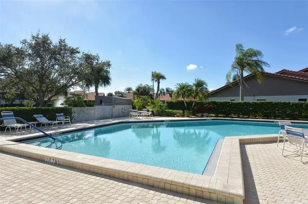 $430,000 | 6048 Wilshire Boulevard, Unit 2, Sarasota, FL 34233
