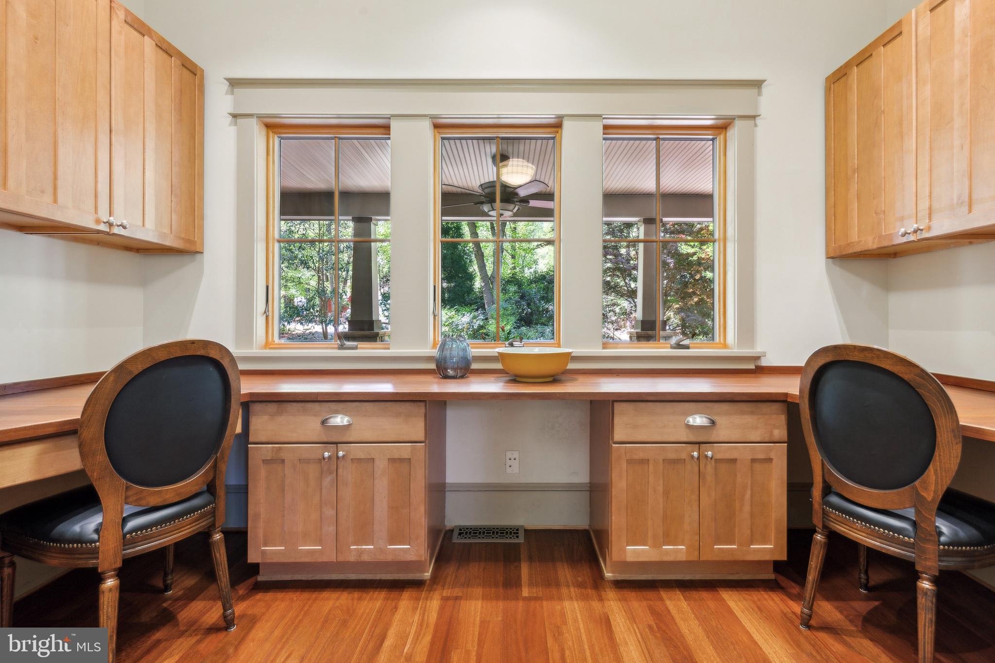 5019 Willowmeade Drive Fairfax, VA 22030 - Photo 25 of 77 Flex area for work or pantry