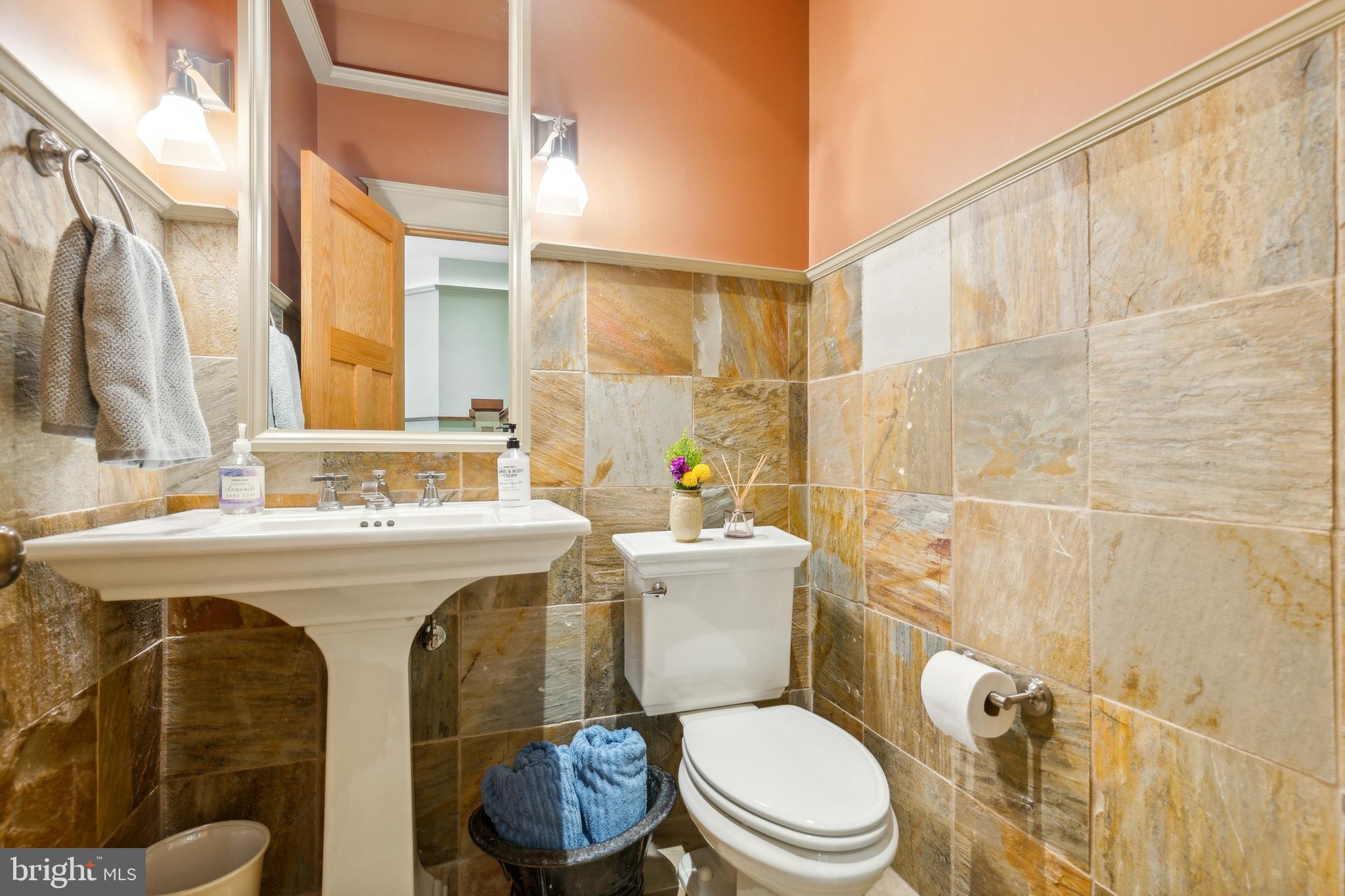 5019 Willowmeade Drive Fairfax, VA 22030 - Photo 34 of 77 1/2 bath main level