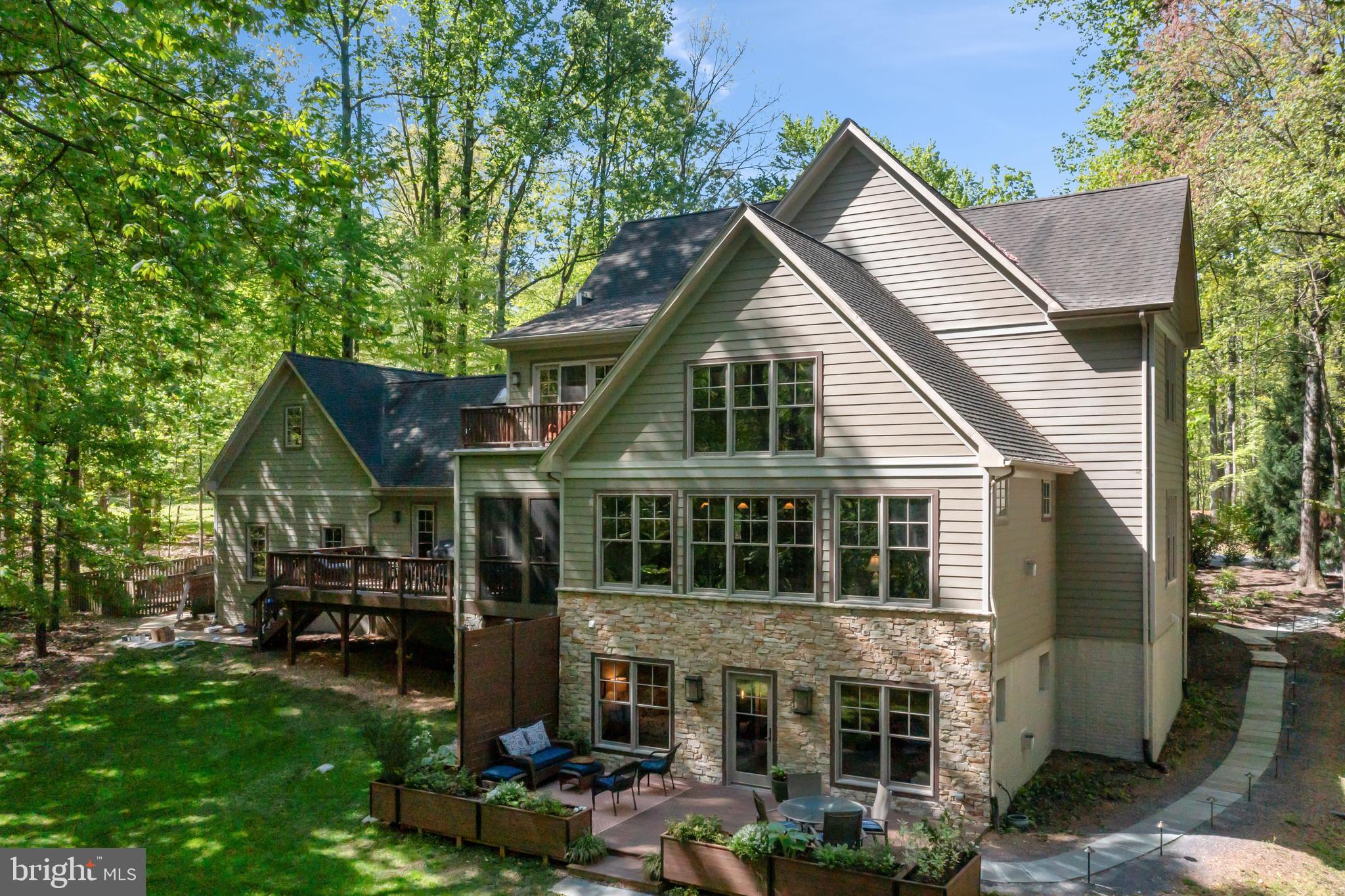 5019 Willowmeade Drive Fairfax, VA 22030 - Photo 4 of 77 Nearly 6000 finished Sq Ft of Woodland Oasis