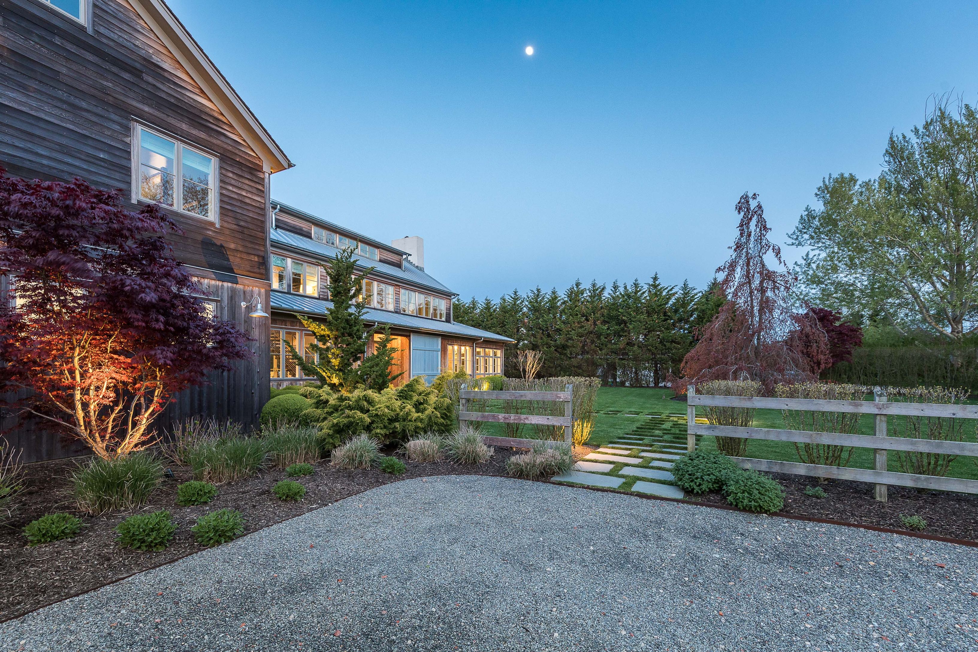 25 Jennifir Lane Bridgehampton, NY 11932 - Photo 3 of 44 a view of a house with a yard