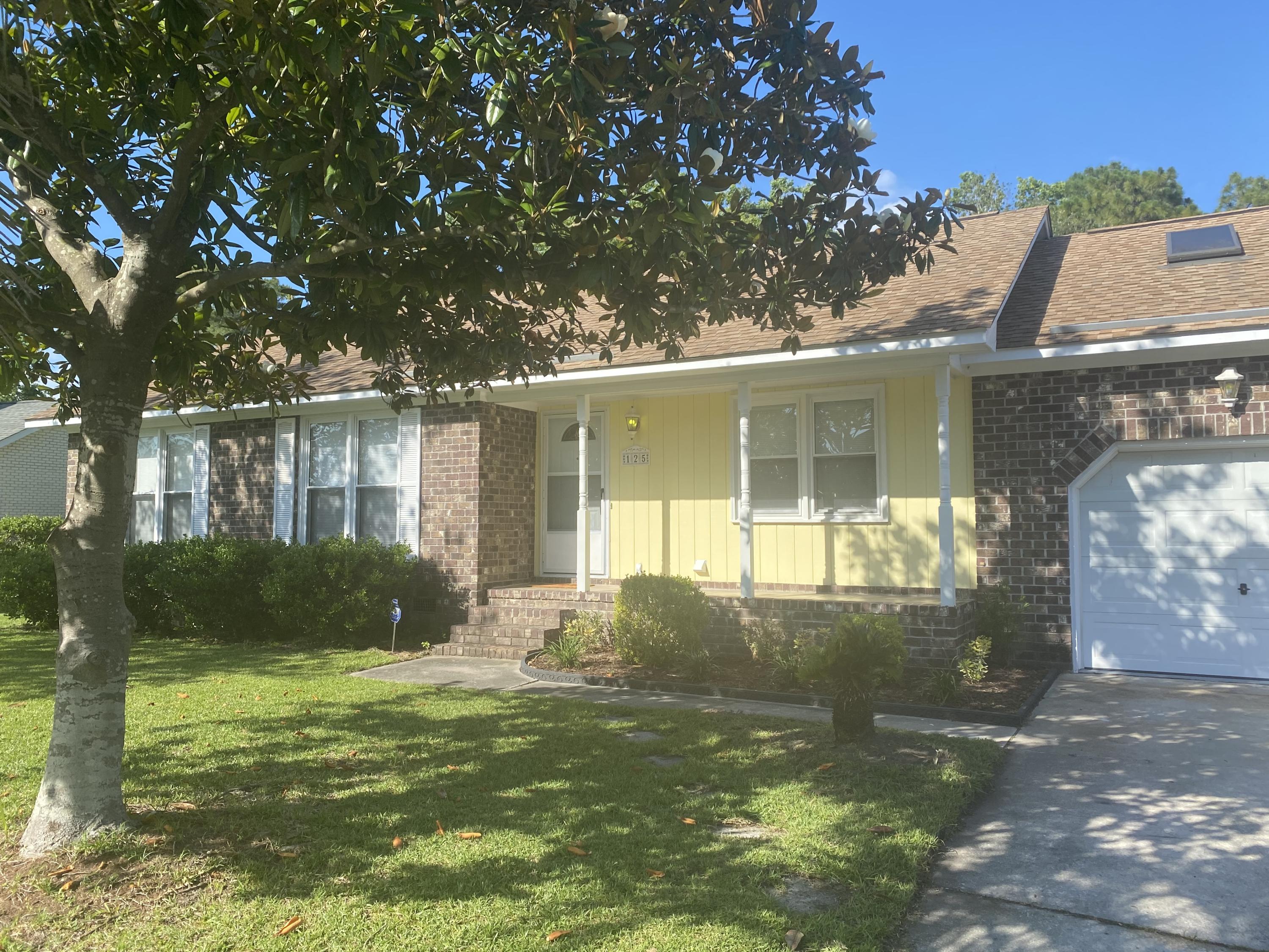 125 Wheeler Road Summerville, SC 29486 - Photo 5 of 40 2330109010-image1