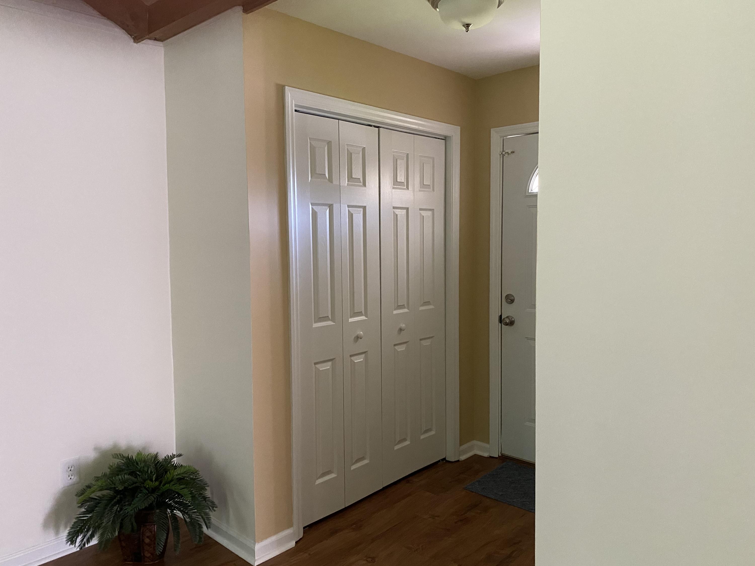 125 Wheeler Road Summerville, SC 29486 - Photo 8 of 40 Foyer 2