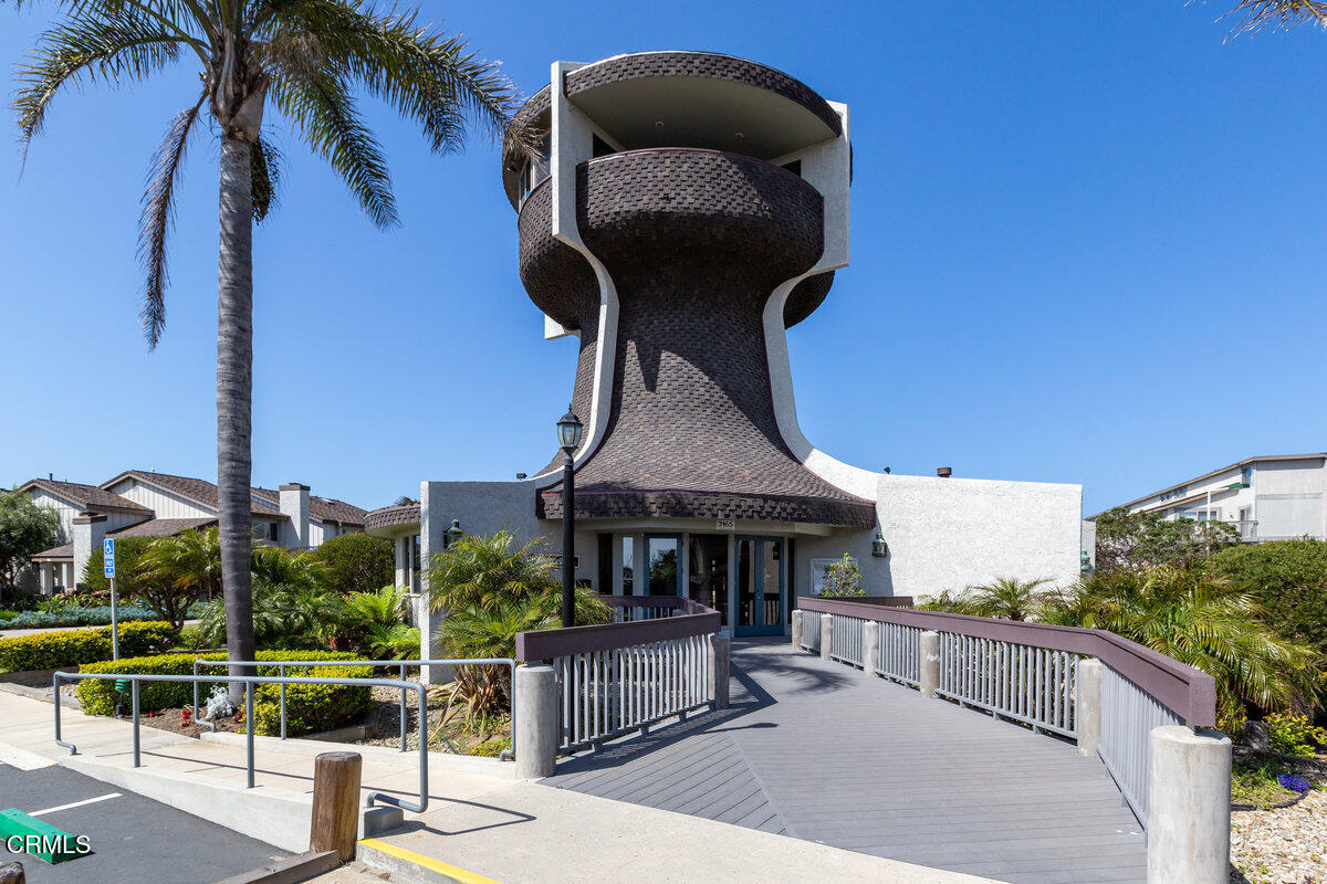 3064 Sunset Lane Oxnard, CA 93035 - Photo 35 of 50 a front view of a house with a yard