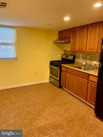 $995 | 825 Hoffman Place, Philadelphia, PA 19123