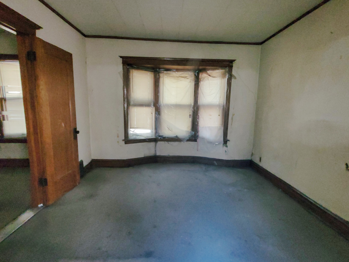 2641 West 69th Street Chicago, IL 60629 - Photo 15 of 16 an empty room with windows