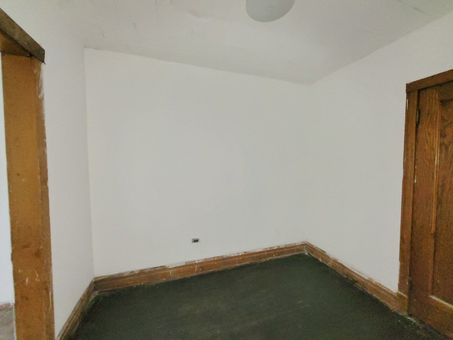 2641 West 69th Street Chicago, IL 60629 - Photo 4 of 16 a view of a small space