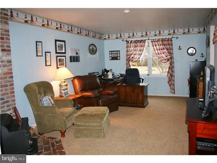 111 Fox Hollow Road Dublin, PA 18917 - Photo 6 of 25 Family Room