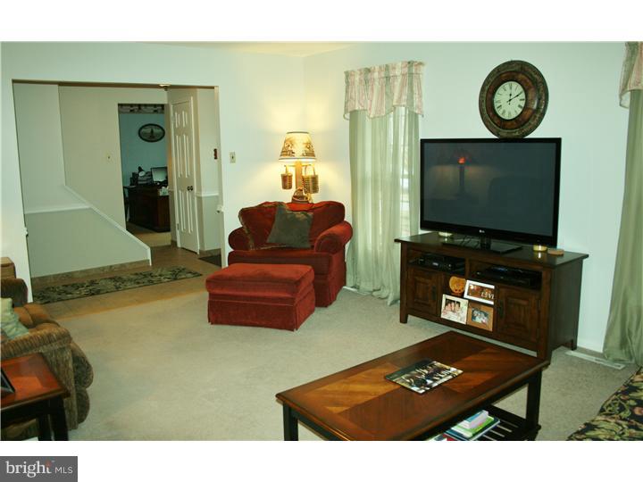 111 Fox Hollow Road Dublin, PA 18917 - Photo 10 of 25 Living Room