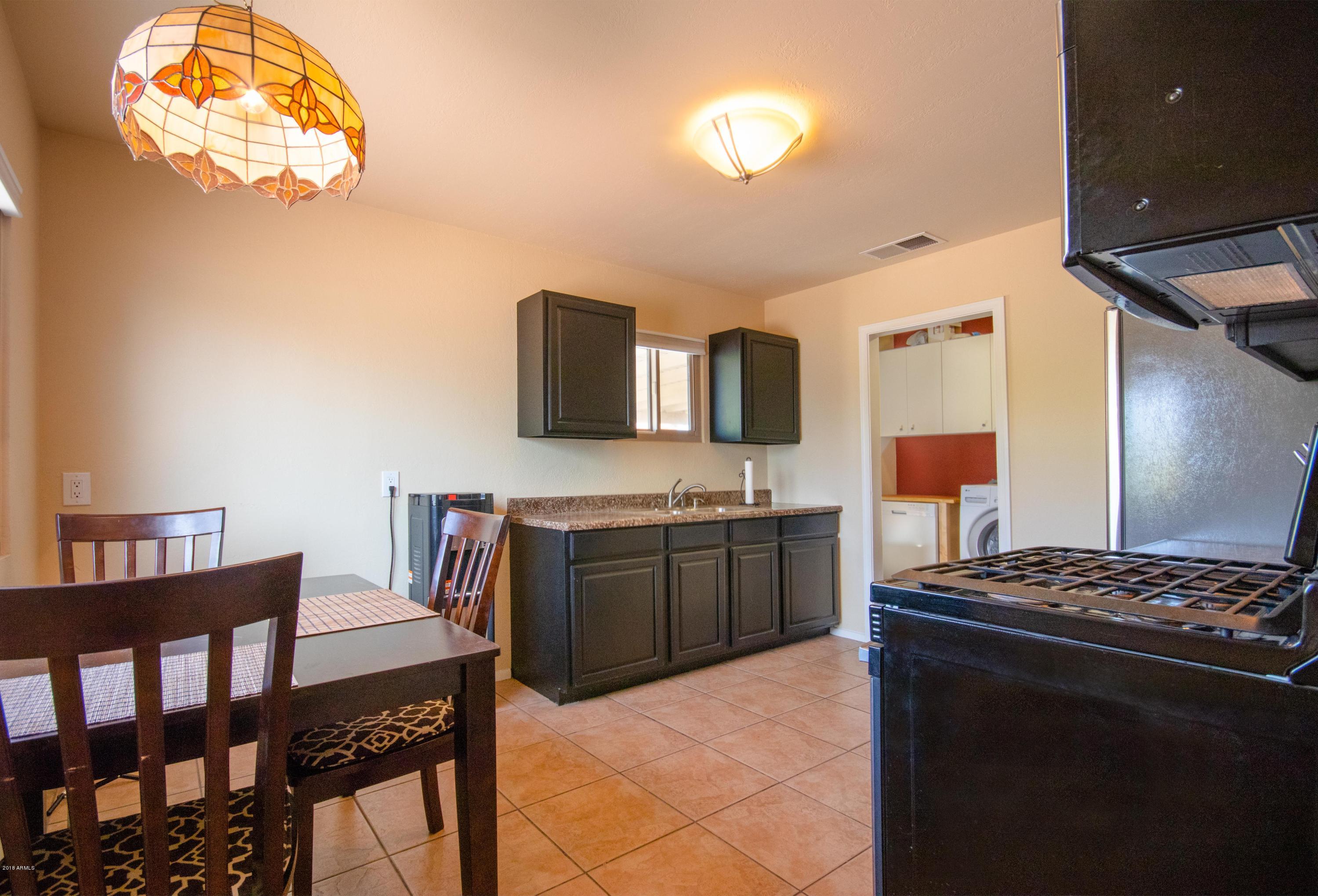 1225 East Almeria Road Phoenix, AZ 85006 - Photo 4 of 15 kitchen