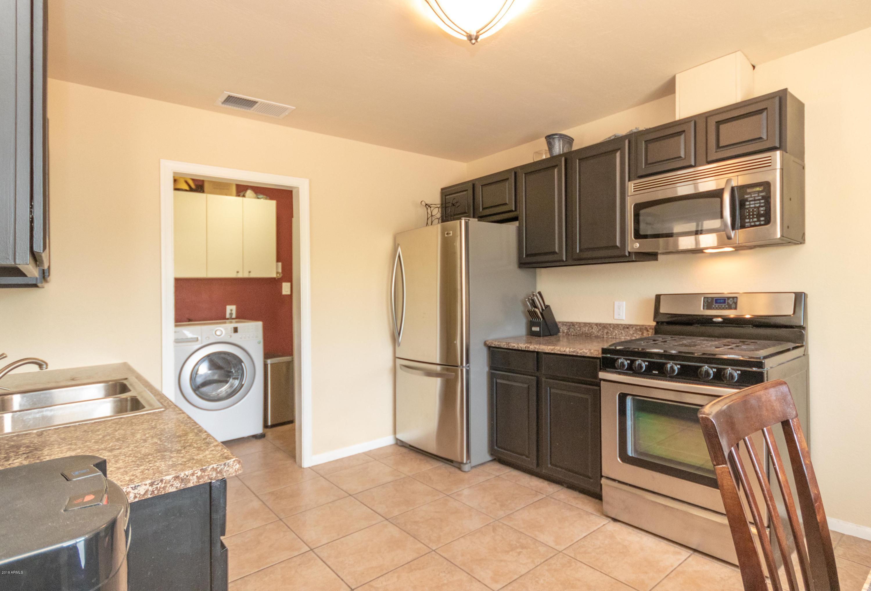 1225 East Almeria Road Phoenix, AZ 85006 - Photo 5 of 15 kitchen