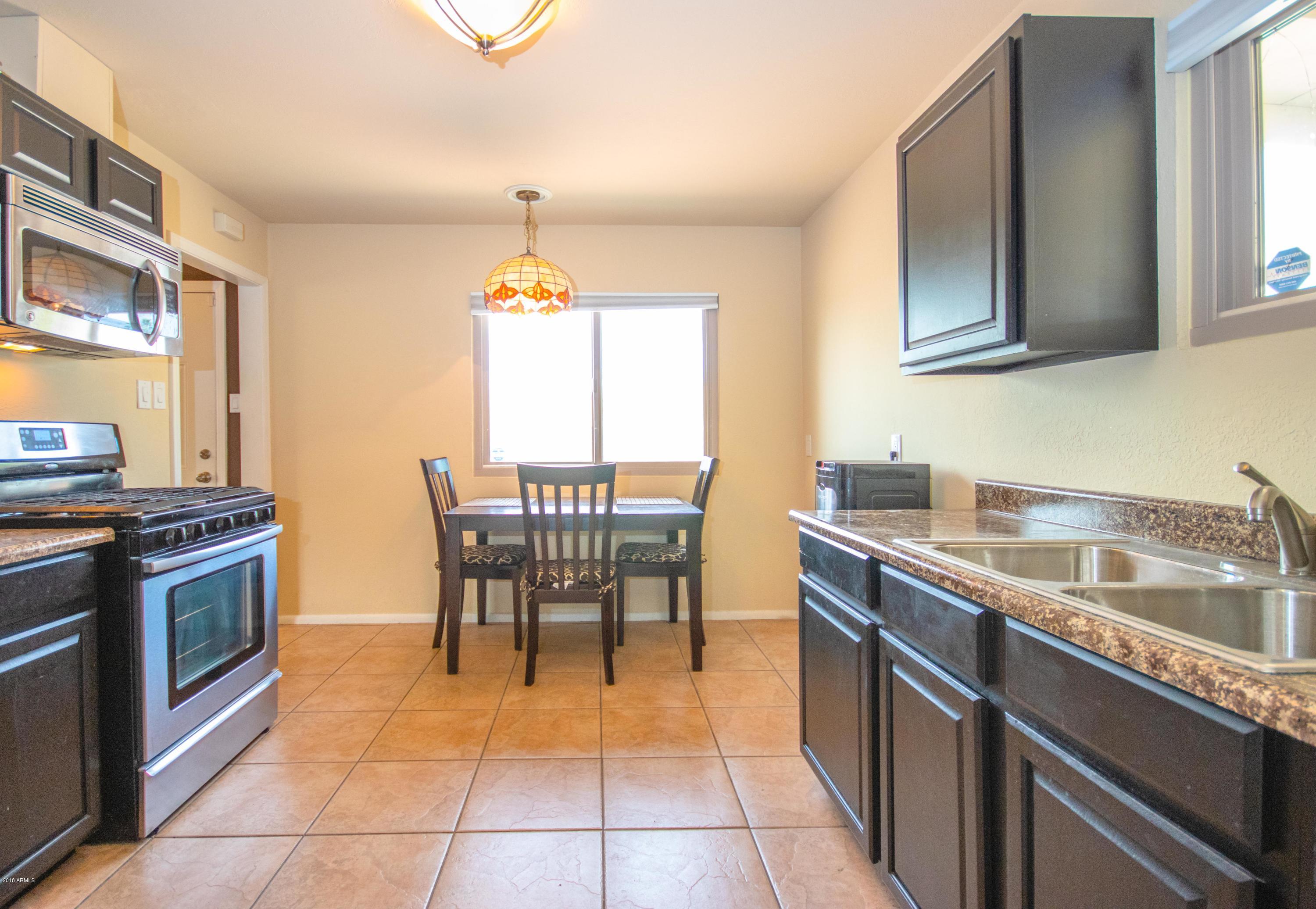 1225 East Almeria Road Phoenix, AZ 85006 - Photo 6 of 15 kitchen