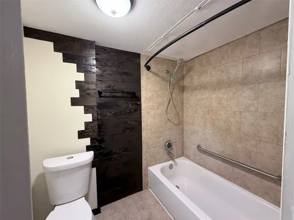 $1,000 | 2110 Wilcrest Drive, Unit 128, Houston, TX 77077