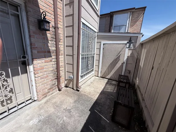 $1,000 | 2110 Wilcrest Drive, Unit 128, Houston, TX 77077