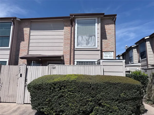 $1,000 | 2110 Wilcrest Drive, Unit 128, Houston, TX 77077