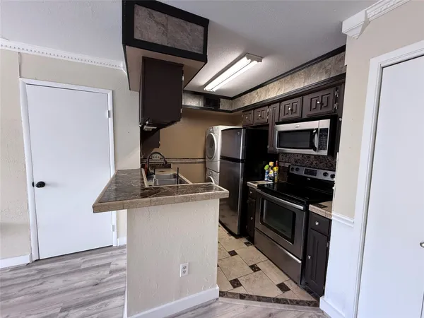 $1,000 | 2110 Wilcrest Drive, Unit 128, Houston, TX 77077