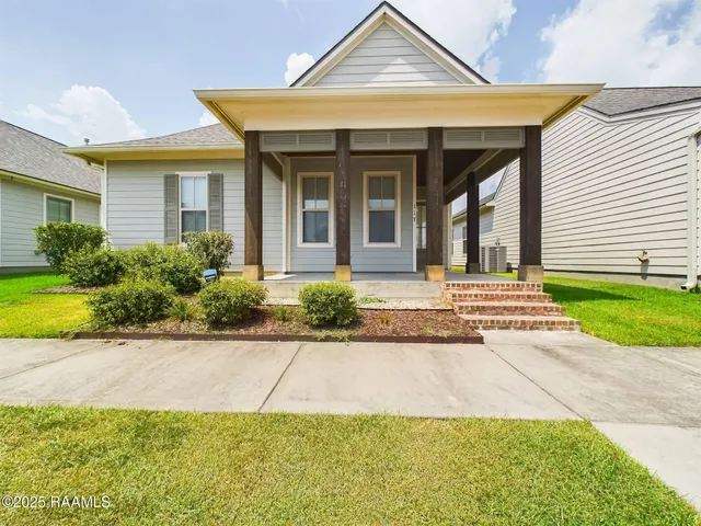 $1,950 | 117 Harvey Cay Lane, Youngsville, LA 70592