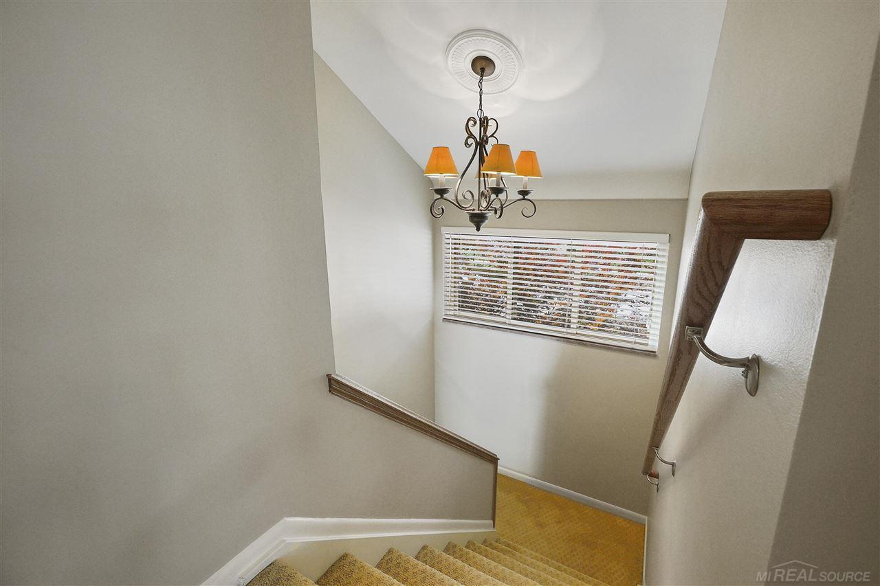 1622 Prestwick Road Grosse Pointe Woods, MI 48236 - Photo 17 of 39