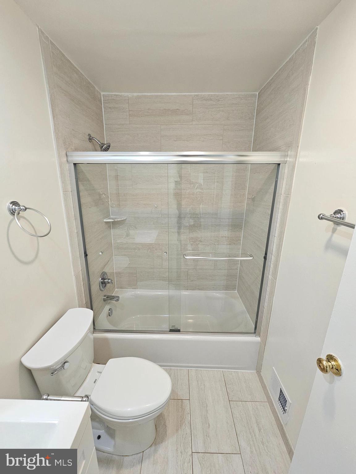 603 Pinewood Road Rockville, MD 20850 - Photo 14 of 32 Hall Bathroom