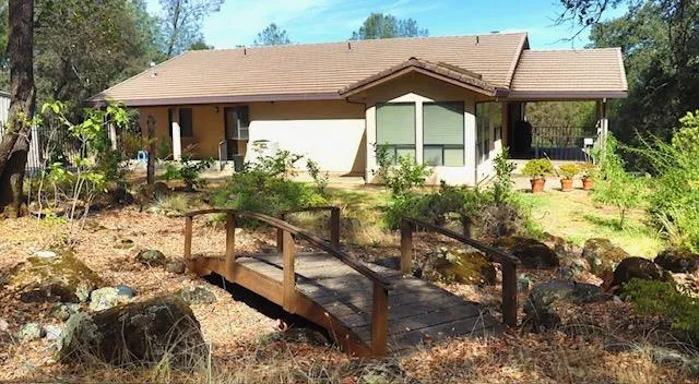a view of outdoor space yard and green space