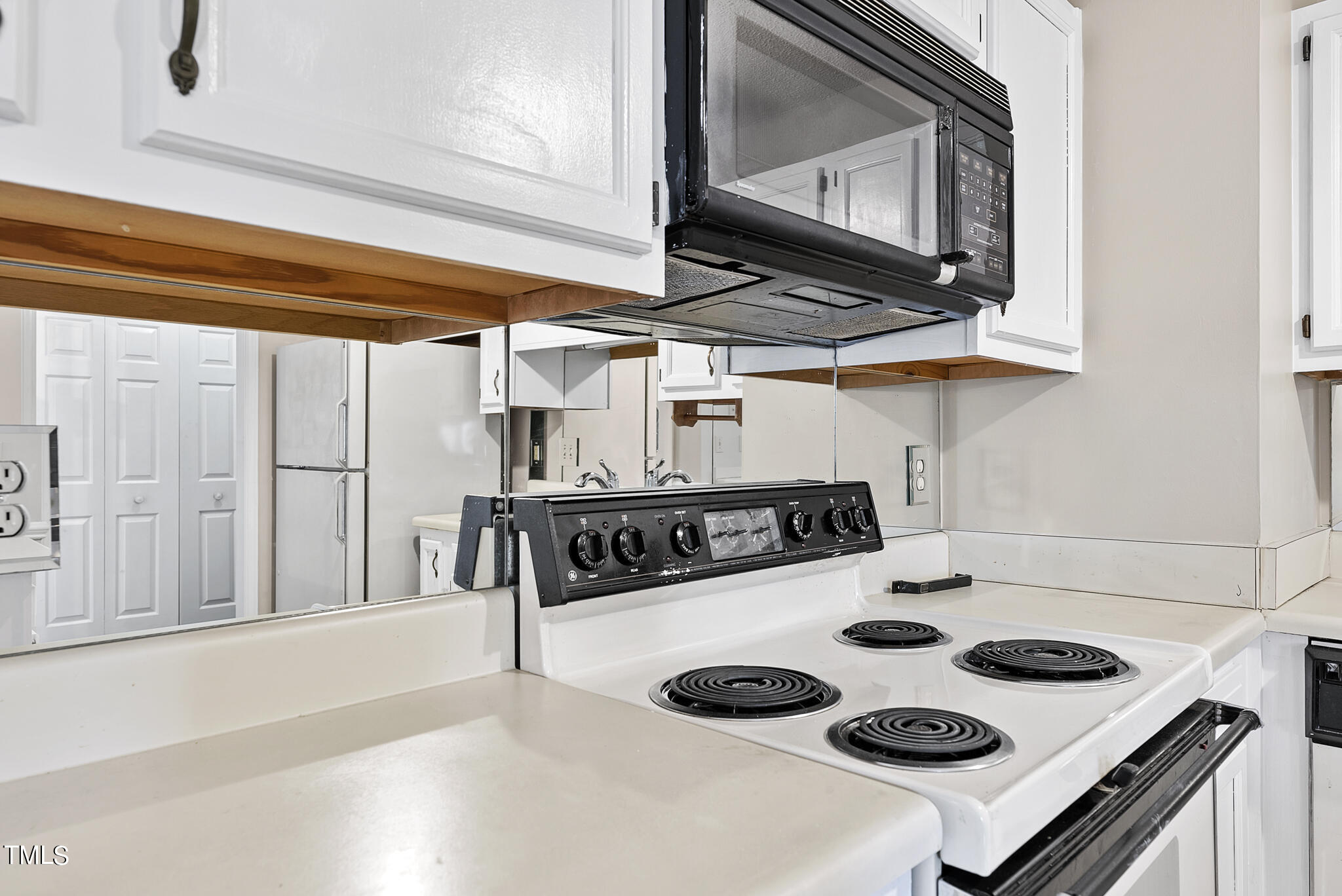 2912 Bannf Court Raleigh, NC 27604 - Photo 7 of 30 Kitchen