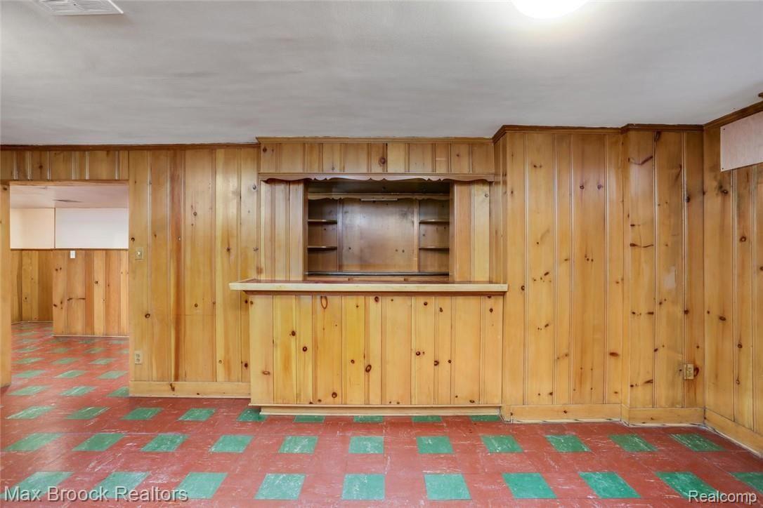 19500 Canterbury Road Detroit, MI 48221 - Photo 26 of 37 Lower level bar-19500 Canterbury