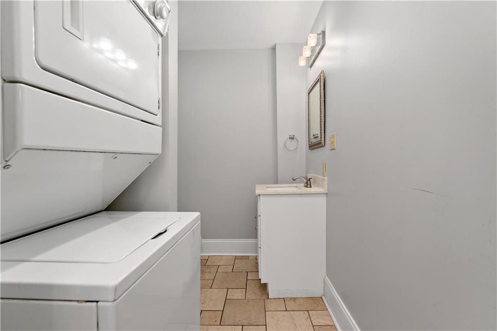 5447 Potter Street Pittsburgh, PA 15232 - Photo 19 of 36 a utility room with dryer and washer