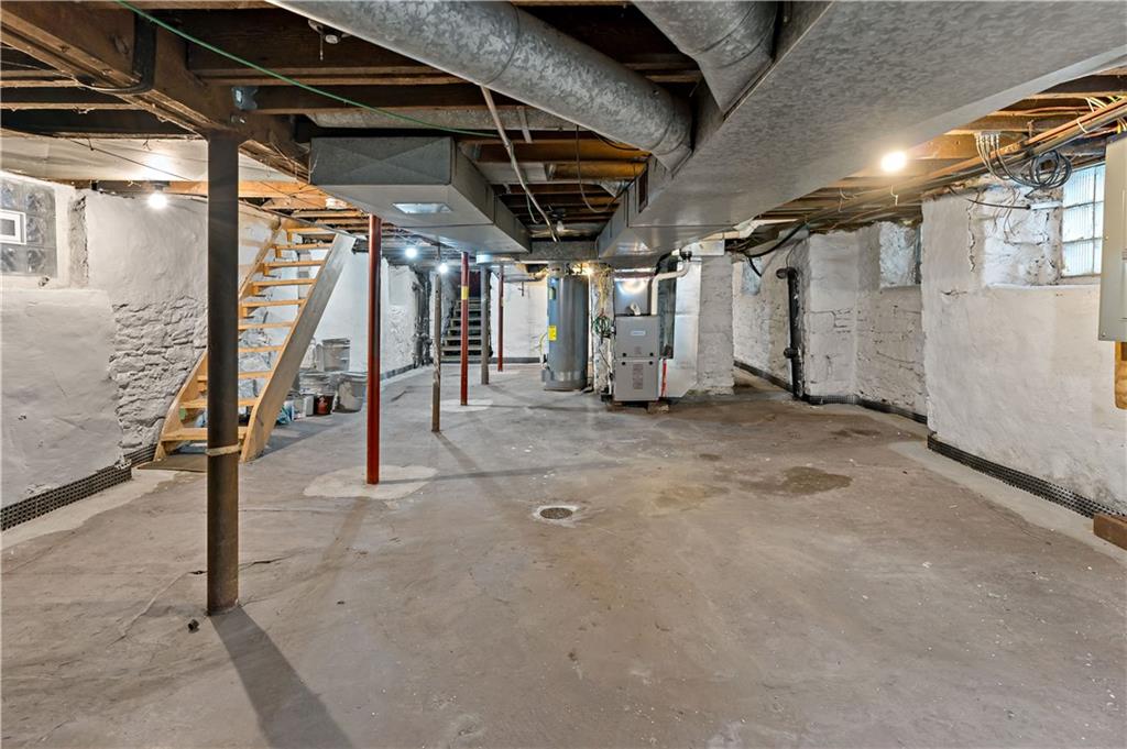 5447 Potter Street Pittsburgh, PA 15232 - Photo 27 of 36 a view of an empty room