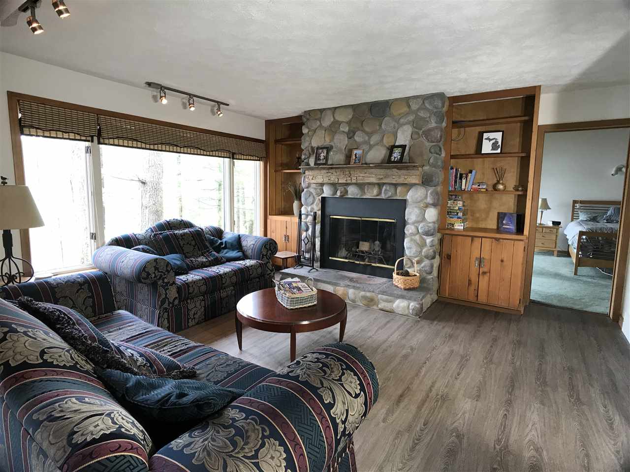 22 Highview Road Traverse City, MI 49696 - Photo 7 of 32 1861407-6.JPG