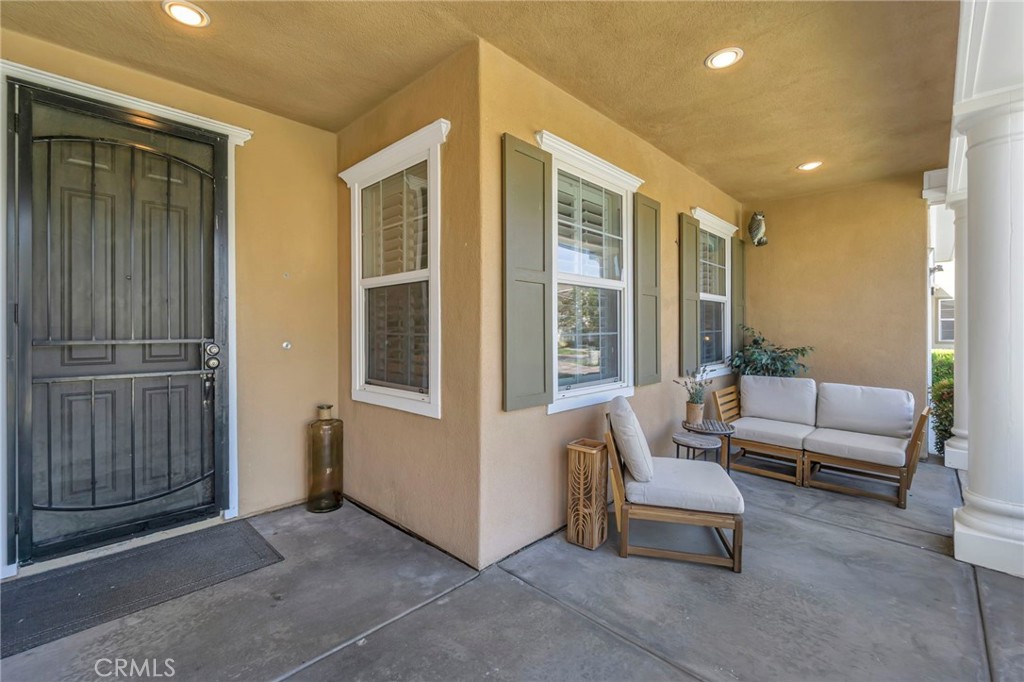 17089 Bluff Vista Court Riverside, CA 92503 - Photo 4 of 49