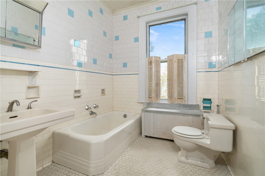 74 Highland Street Woonsocket, RI 02895 - Photo 25 of 44